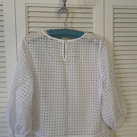 580. Club Monaco Woman’s Blouse - Picture 6 of 7